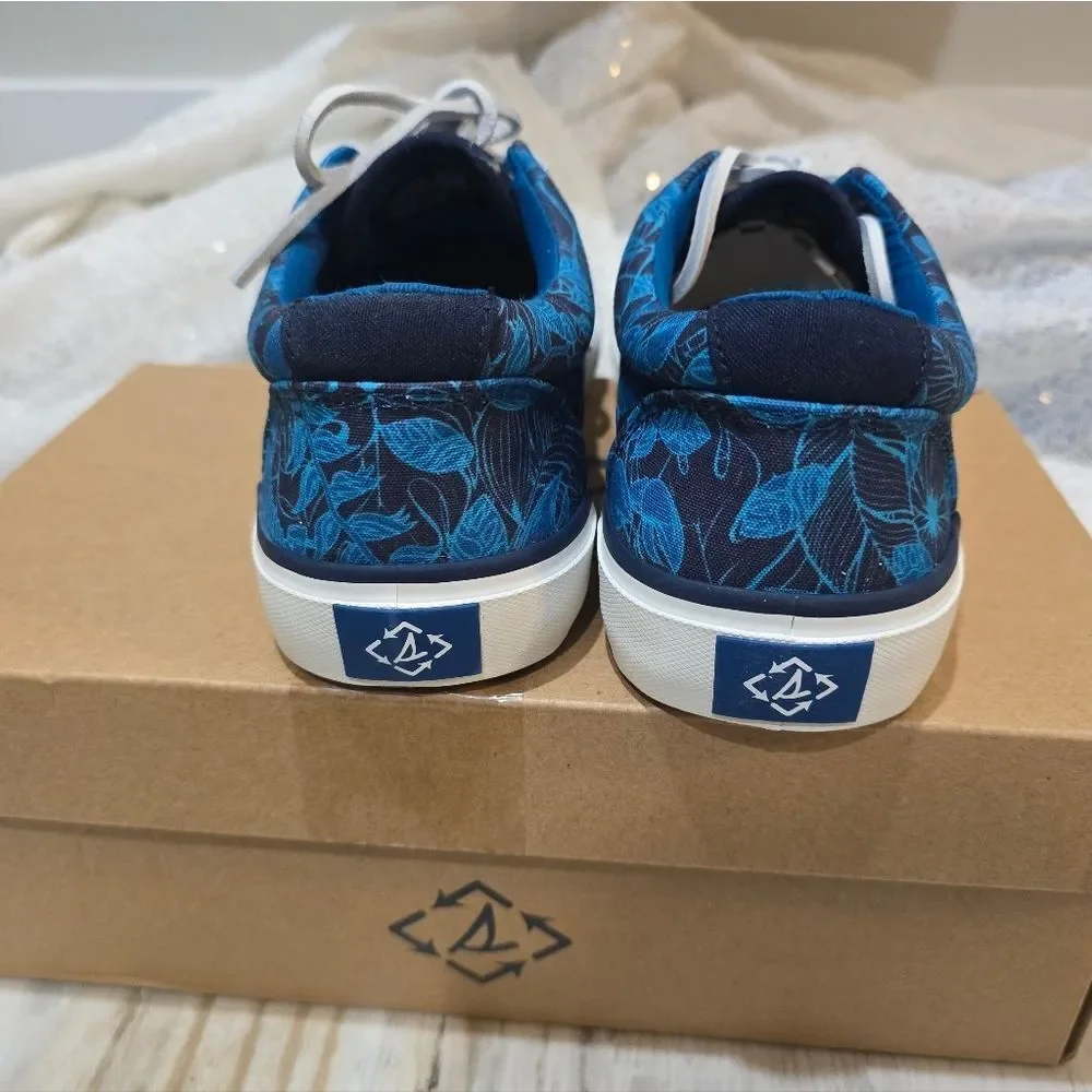 Sperry Striper II CVO sneakers in a Blue Lobster New In Box Sz 4.5